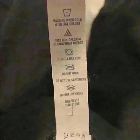 ✨🛍Under Armour Cropped Jogger - Good Condition - Picture 5 of 5